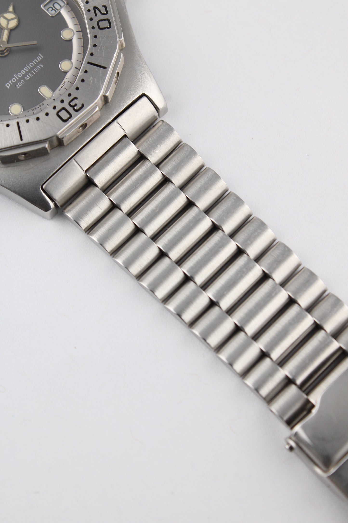 TAG Heuer 3000 Series Professional - 932.206 - Rare Coloured Shield