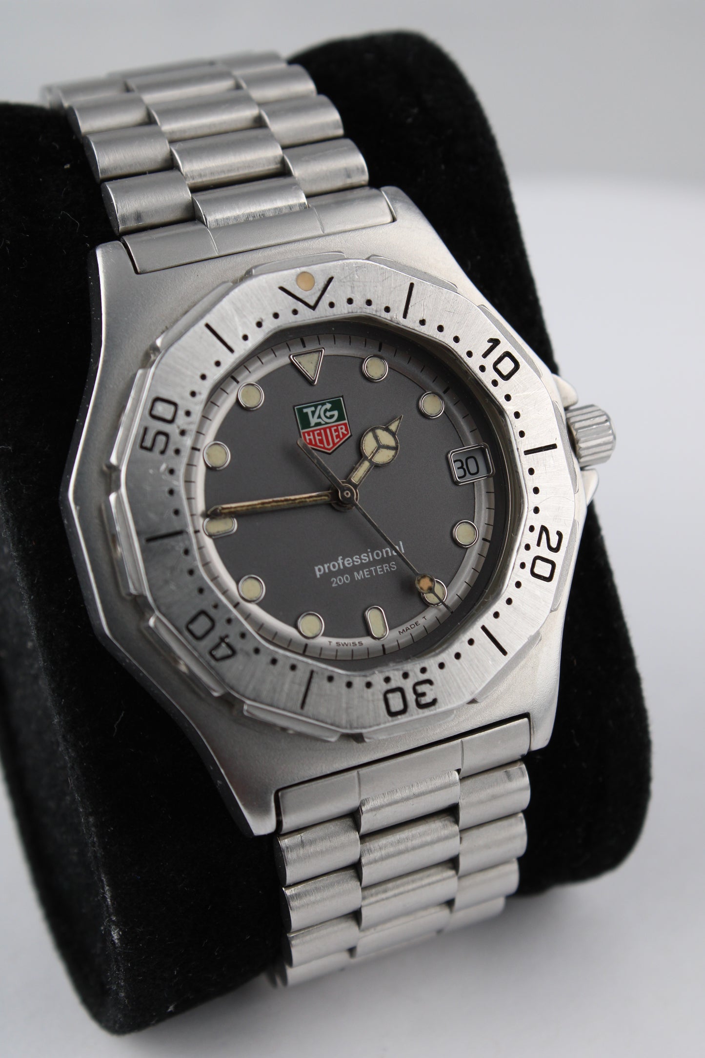 TAG Heuer 3000 Series Professional - 932.206 - Rare Coloured Shield