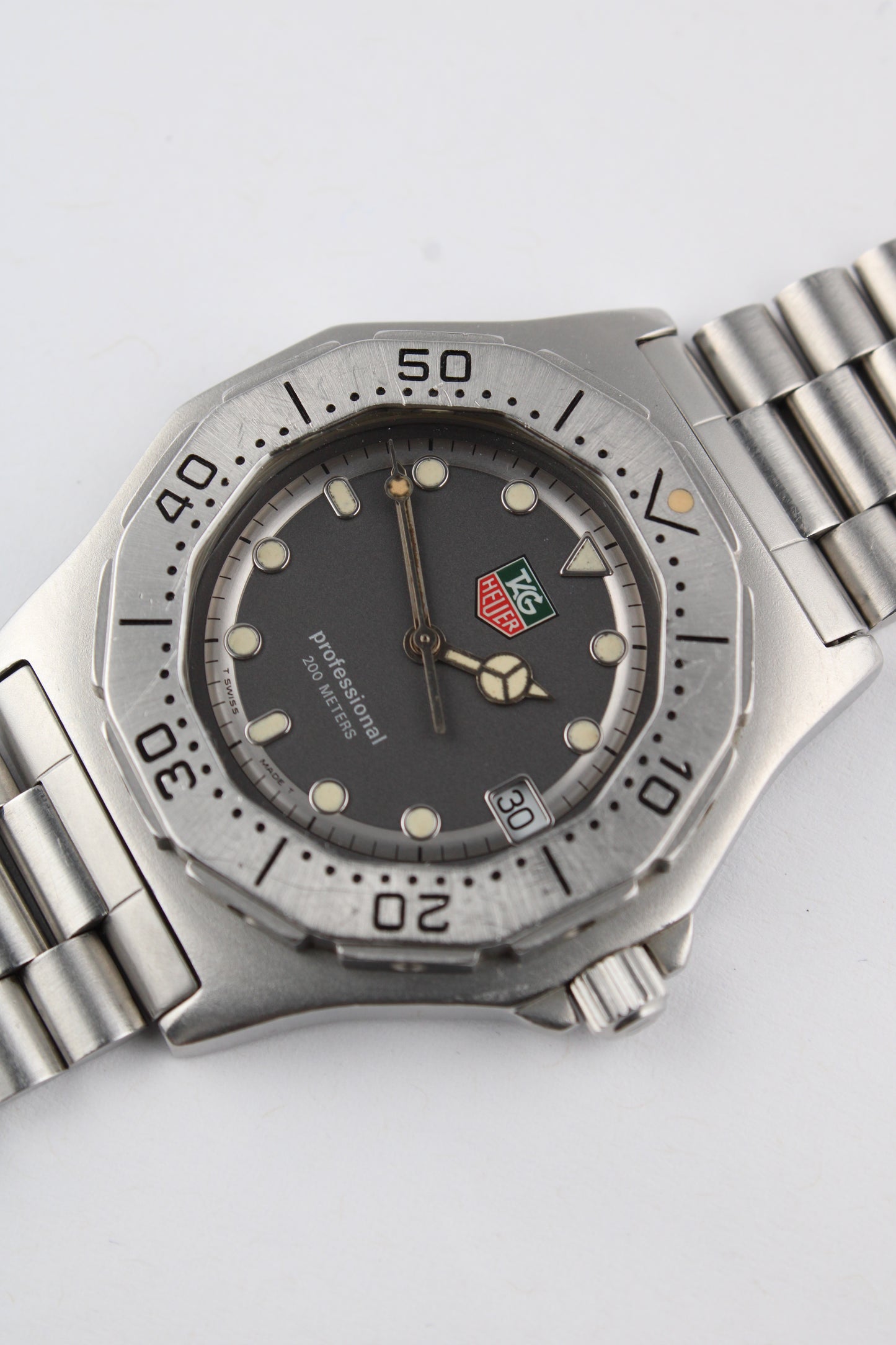 TAG Heuer 3000 Series Professional - 932.206 - Rare Coloured Shield
