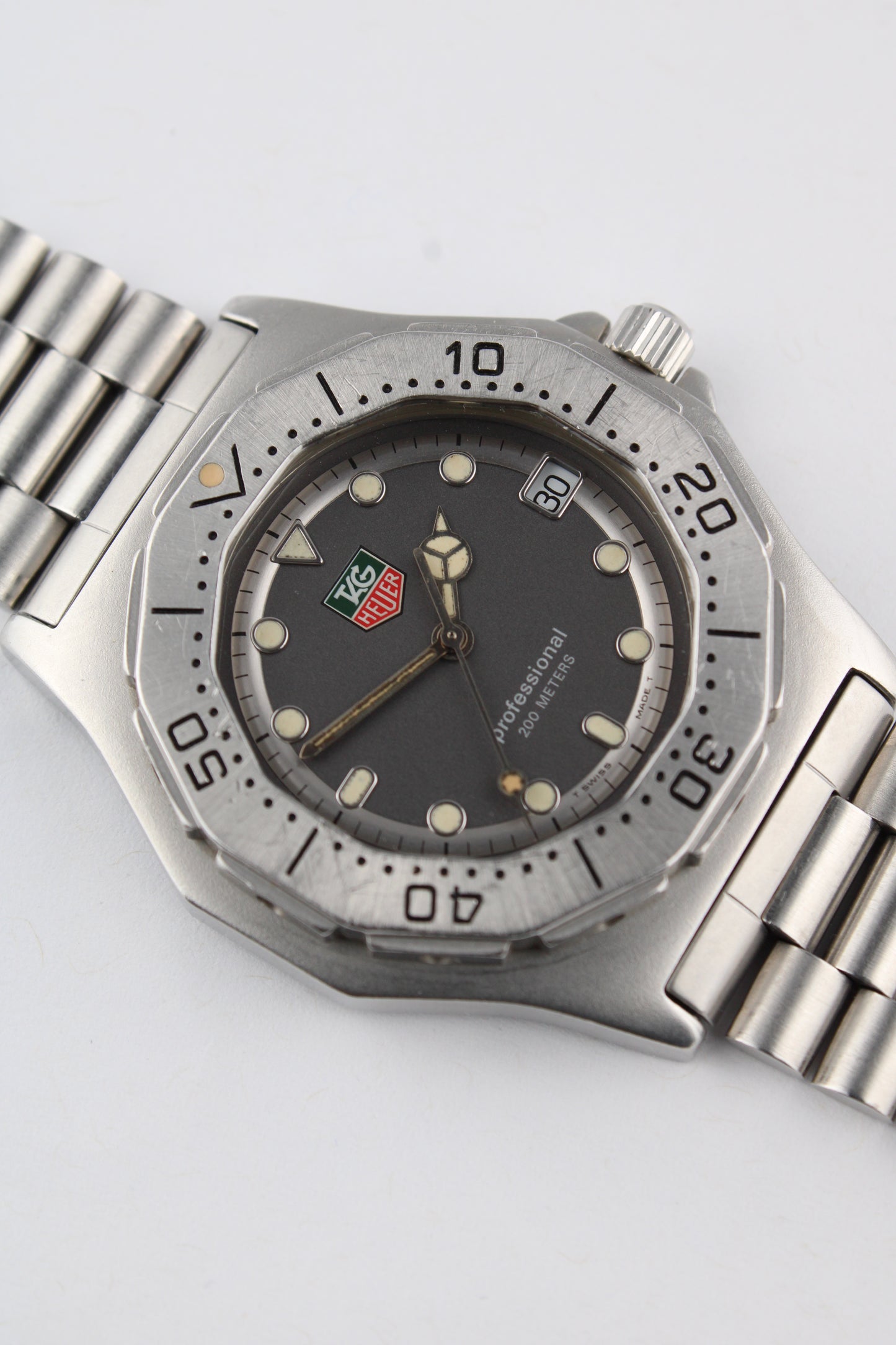 TAG Heuer 3000 Series Professional - 932.206 - Rare Coloured Shield