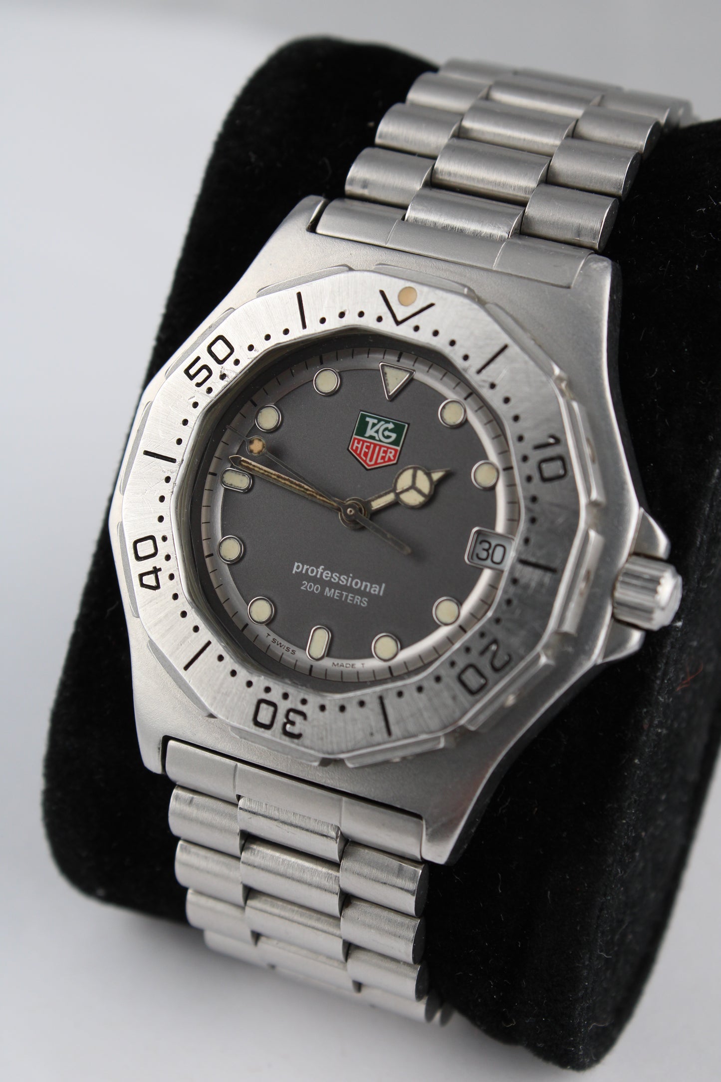 TAG Heuer 3000 Series Professional - 932.206 - Rare Coloured Shield