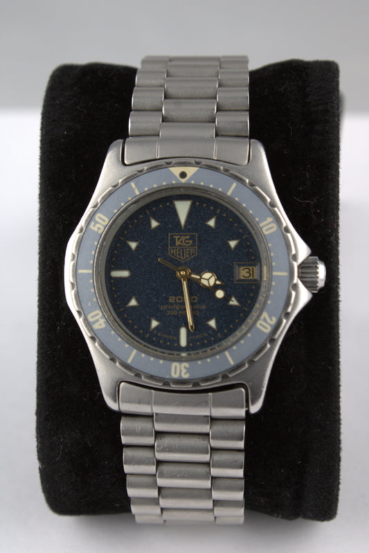 TAG Heuer 'Moondust' 2000 Series - 972.613