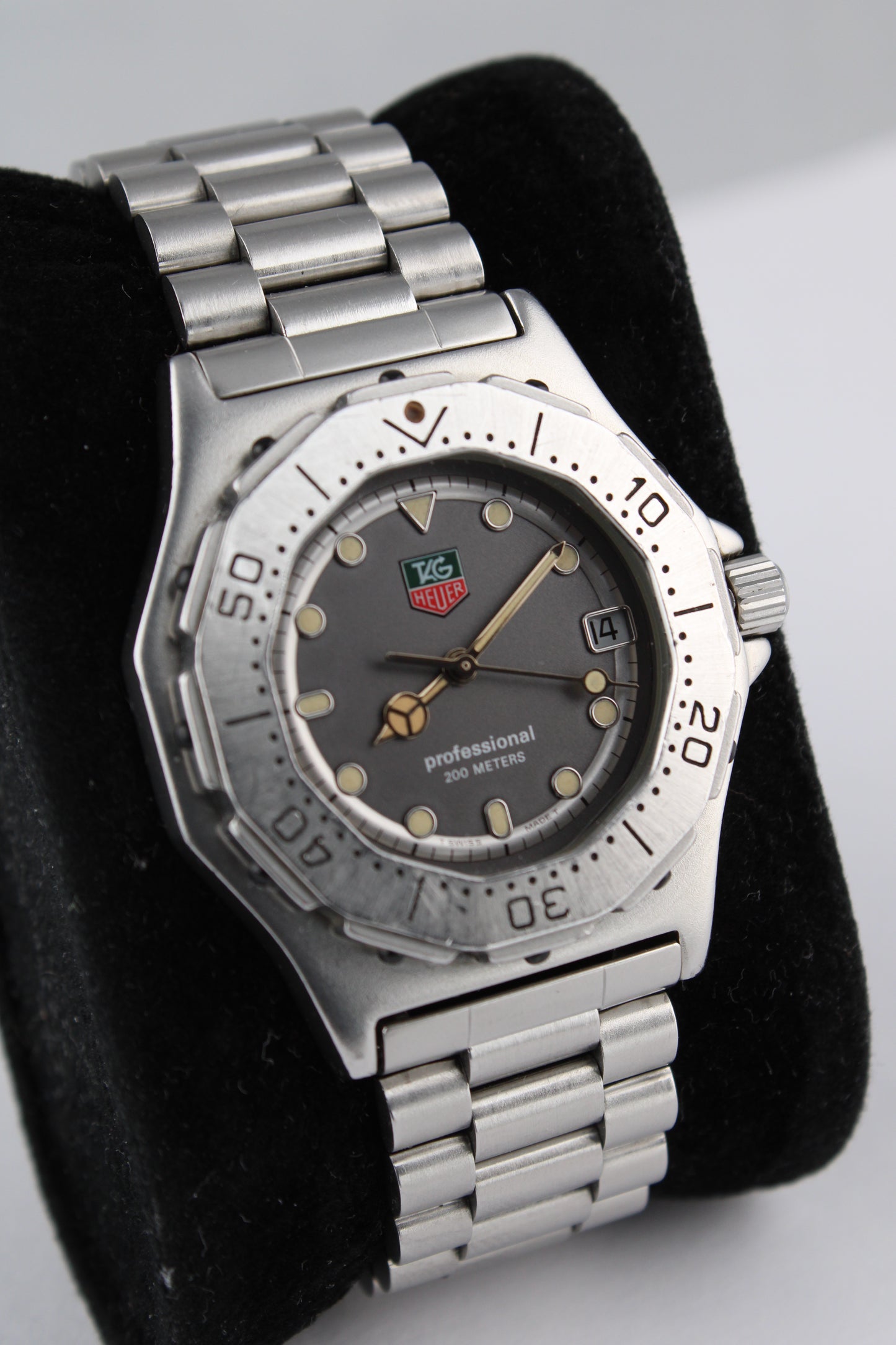 TAG Heuer 3000 Series - 932.213 - Rare Coloured Shield